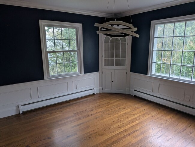 Building Photo - Gorgeous 4 Bed, 3 Bath House for Rent in Menands!