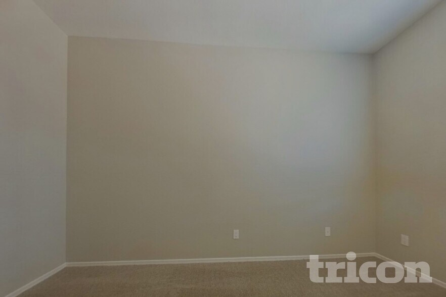 Building Photo - 17350 W Woodlands Ave