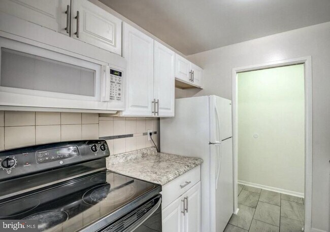 Building Photo - 11051 Camfield Ct