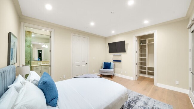 Building Photo - 1447 San Ysidro Dr