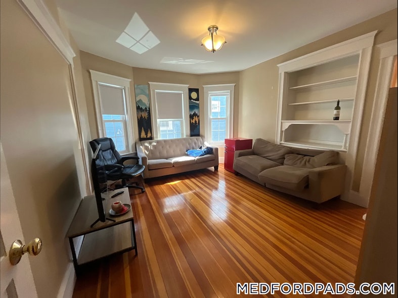 Building Photo - 46 Stanley Ave