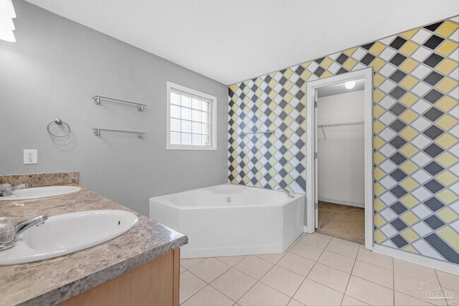 Building Photo - 1484 Longbranch Dr