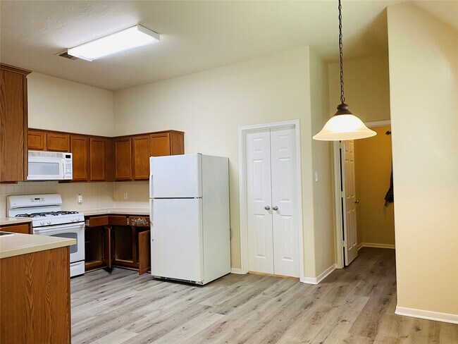 Building Photo - 24710 Cobble Canyon Ln