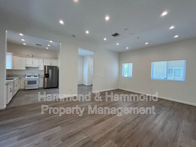 Building Photo - 12680 Bradley Ave