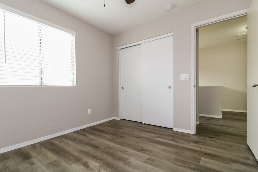 Building Photo - 5229 W Albeniz Pl