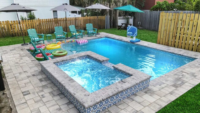 Building Photo - 108 Zamora St