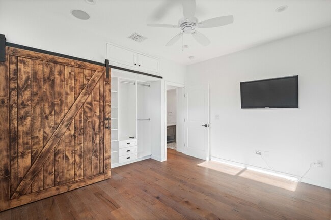 Building Photo - 2813 Military Ave