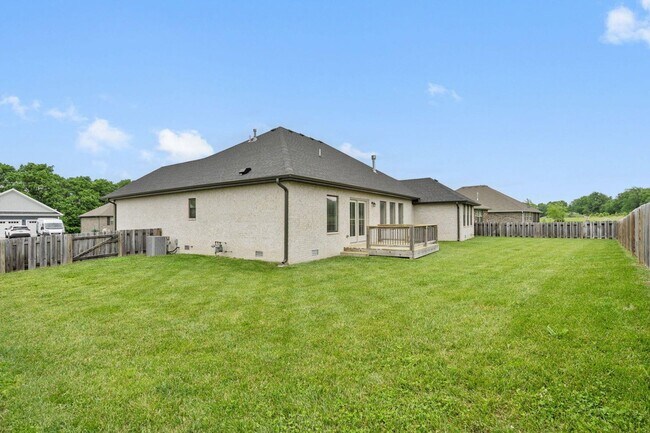 Building Photo - Beautiful 3 Bedroom Home w/ Flex Room!