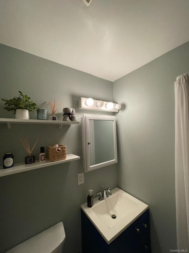 Building Photo - 208 Fairview Cir