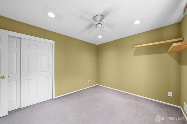 Building Photo - 31 Buttonwood Dr