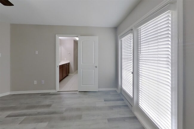 Building Photo - 333 Summer Horse Dr