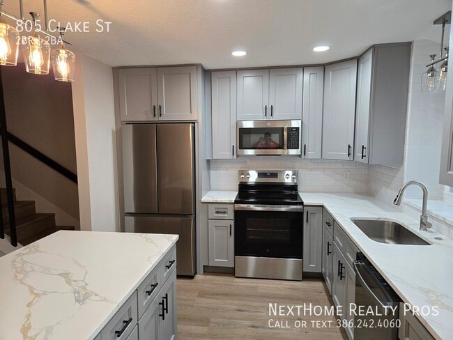 Building Photo - 805 Clake St