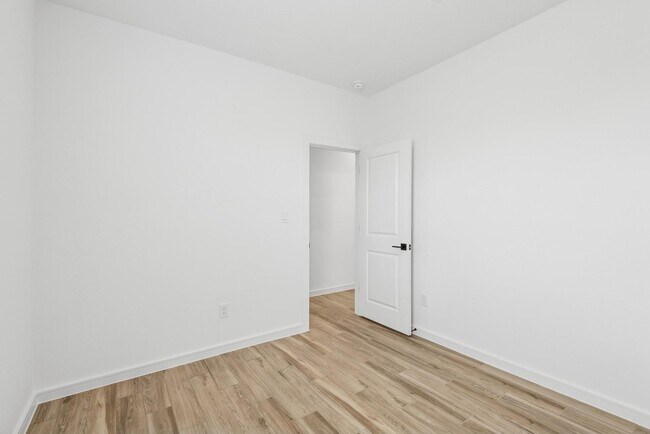 Building Photo - 121 Knight Byu Dr