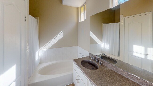 Building Photo - 3 Bedroom 2.5 bath Townhome Anaheim Hills Beauty!