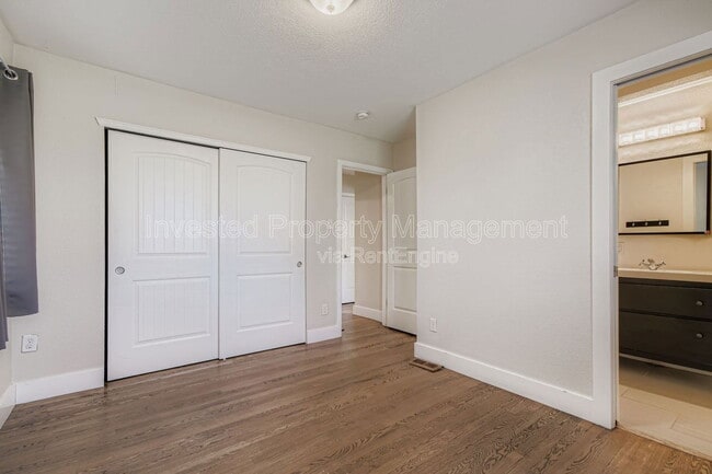 Building Photo - 2400 Pontiac St