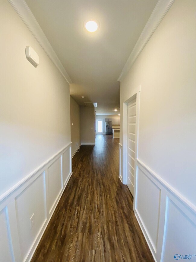 Building Photo - 408 Edgebrook Dr