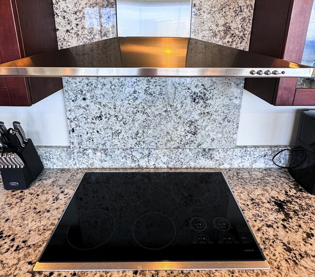 Building Photo - 223 Saratoga Rd