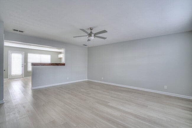 Building Photo - 415 Arapaho Dr