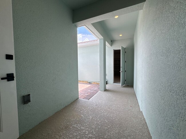 Building Photo - 16308 Hamlin Hills Rd