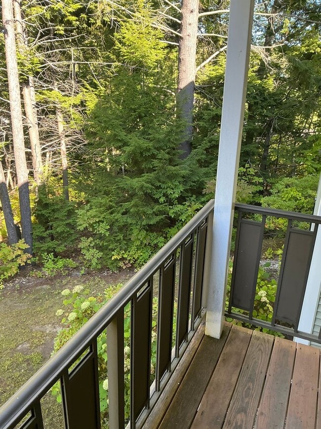 Building Photo - Large 2 bedroom 2 bathes condo