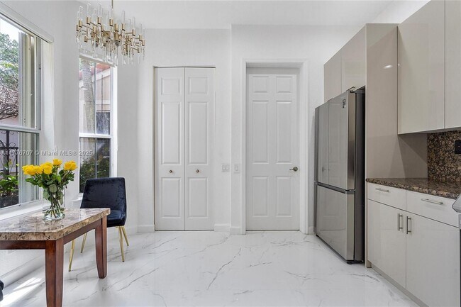 Building Photo - 1382 Harbor View W