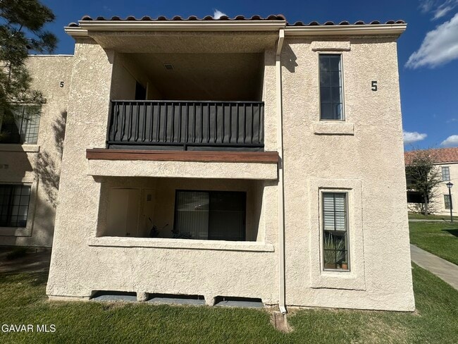 Building Photo - 2554 Olive Dr