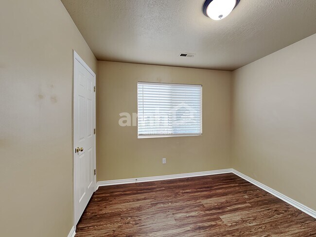 Building Photo - 14064 S Rosaleen Ln