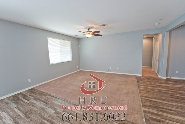 Building Photo - SW-Bakersfield features 3 bed 2 bath with ...