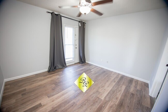 Building Photo - 33 N Rembert St