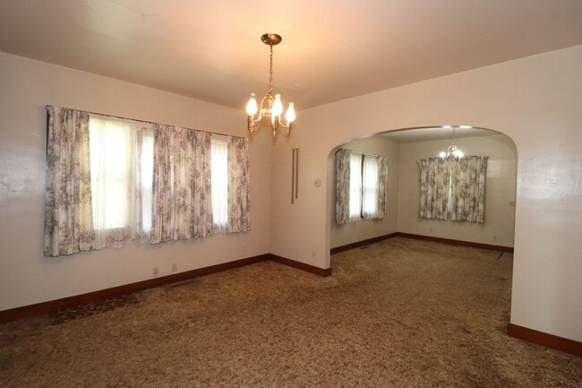 Building Photo - Spacious home for rent