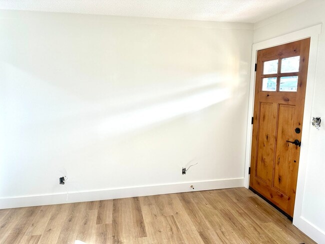 Building Photo - 6620 Upton Ln