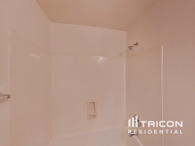 Building Photo - 1275 E Shari St