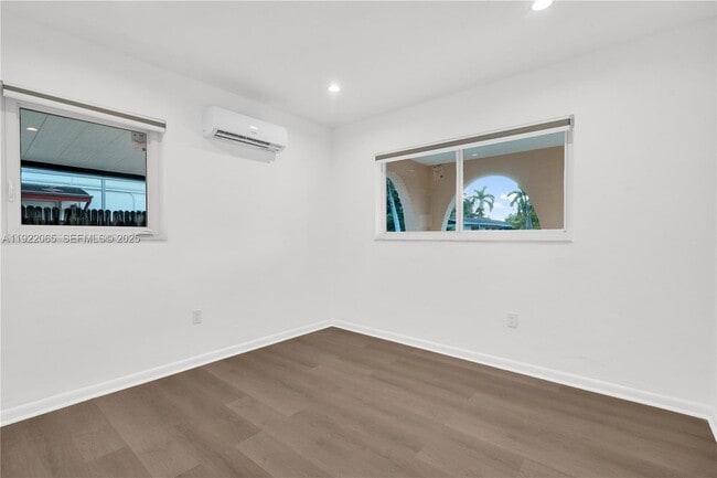 Building Photo - 4701 SW 104th Ct