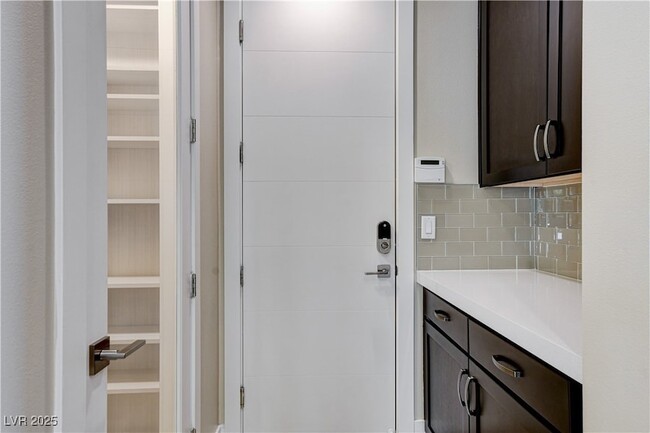 Building Photo - 64 Grey Feather Dr
