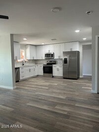 Building Photo - 3915 E Earll Dr