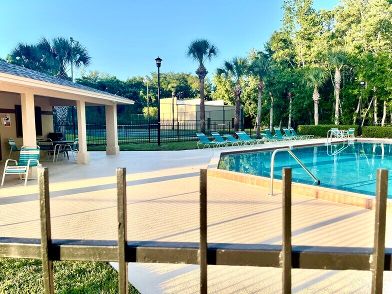 Swimming pool - 4814 S Semoran Blvd