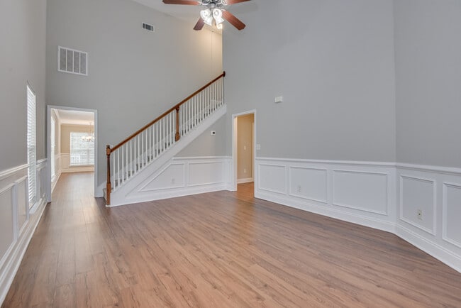 Building Photo - 2037 Dundee Way