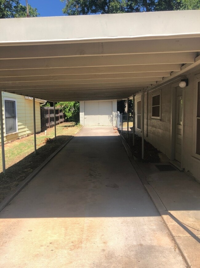 Building Photo - CLOSE TO ACU!  3 BED, 1 BATH!