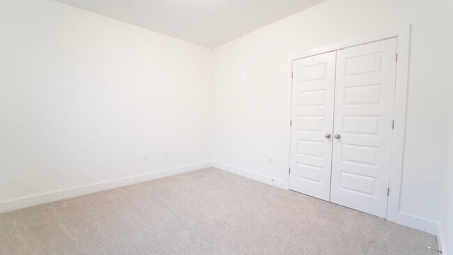 Building Photo - Move-In Special! Free January Rent — Stunning Like-New 4-Bedroom Home Just Minutes from Fort Stewart