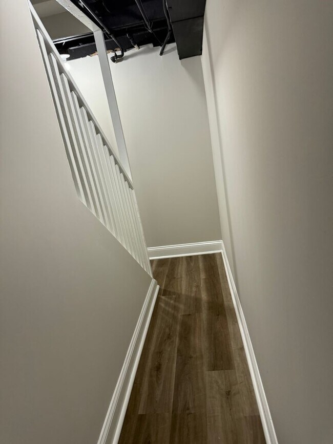 Building Photo - 935 E 41st St