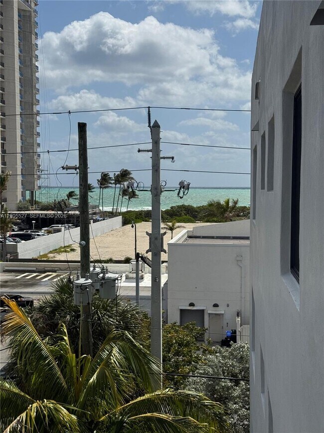 Building Photo - 6725 Harding Ave