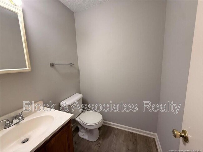 Building Photo - 713 North St