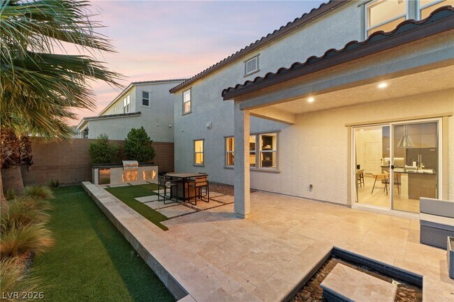 Building Photo - 10125 Sequoia Glen Ave