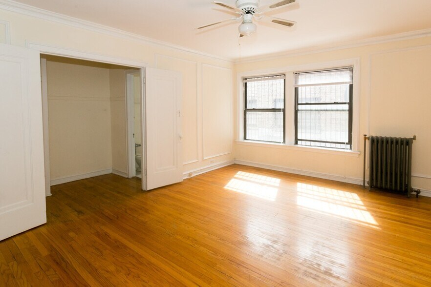Building Photo - 1211 W Elmdale Ave