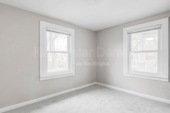 Building Photo - 3855 Cook St
