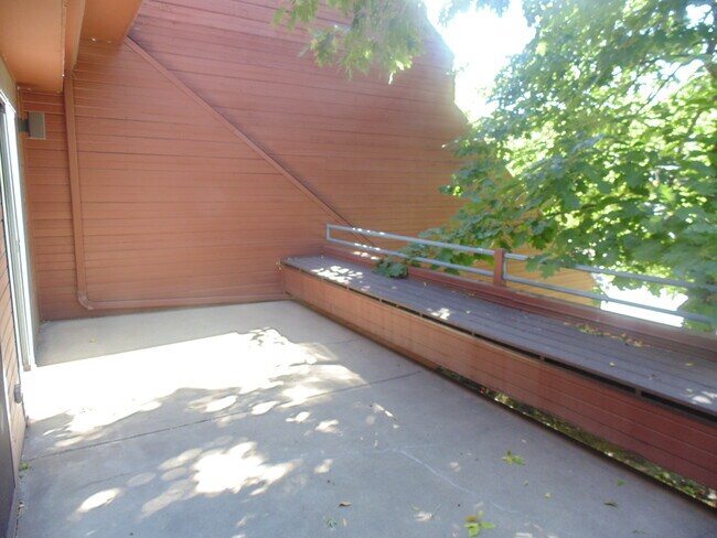 Building Photo - All Inclusive Fully Furnished 2 bed 2 bath in Heart of Downtown Boulder 90 day lease or longer