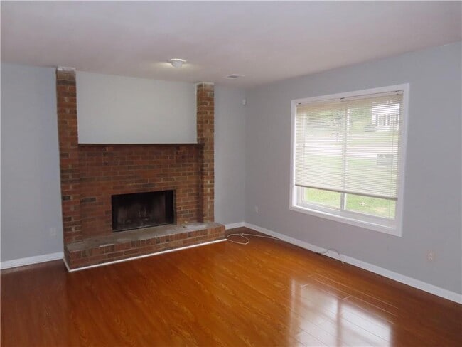 Building Photo - 5581 Windwood Rd