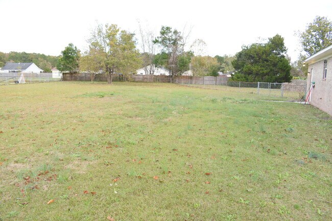 Building Photo - 3010 Thatch Ct