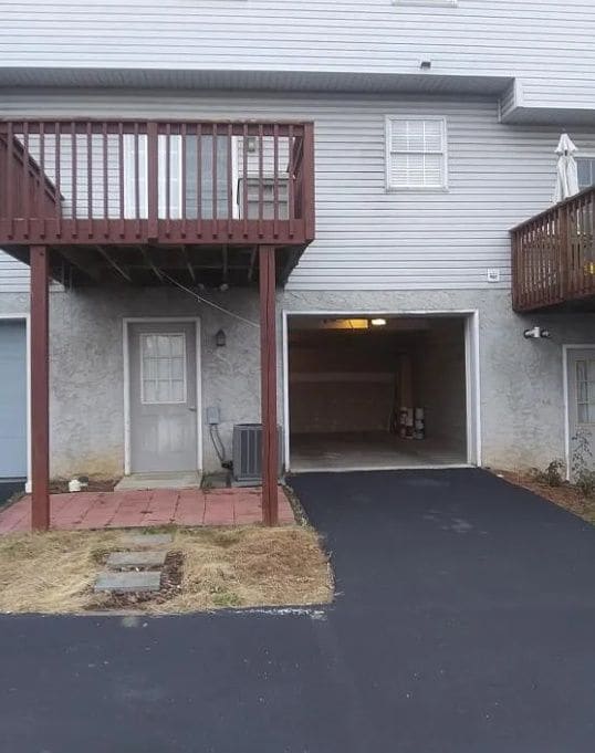 Building Photo - 812 Knoll Dr