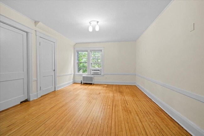 Building Photo - 18 Elm Pl